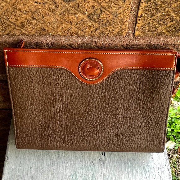 New DOONEY & BOURKE Vintage Taupe Zipper Pebbled Multifunction Makeup Travel Cas - Picture 1 of 7